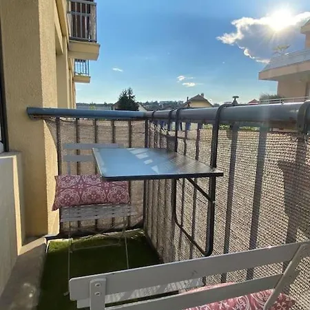 Hirondelle : Prive Avec Garage *