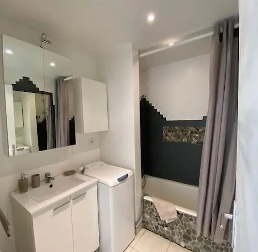 Hirondelle : Prive Avec Garage Appartement *